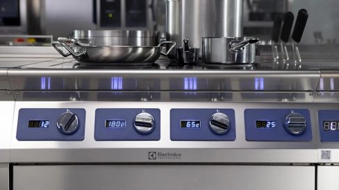 free-zone-induction-4knobs-digital-displays-e-XP-700-900-modular-cooking-electrolux-professional-dim-900x530-1-488x274-2.jpg free-zone-induction-4knobs-digital-displays-e-XP-700-900-modular-cooking-electrolux-professional-dim-900x530-1-488x274-2.jpg